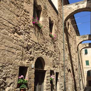 Alghero: Old town centre - Photo: NetFabric Web Solutions